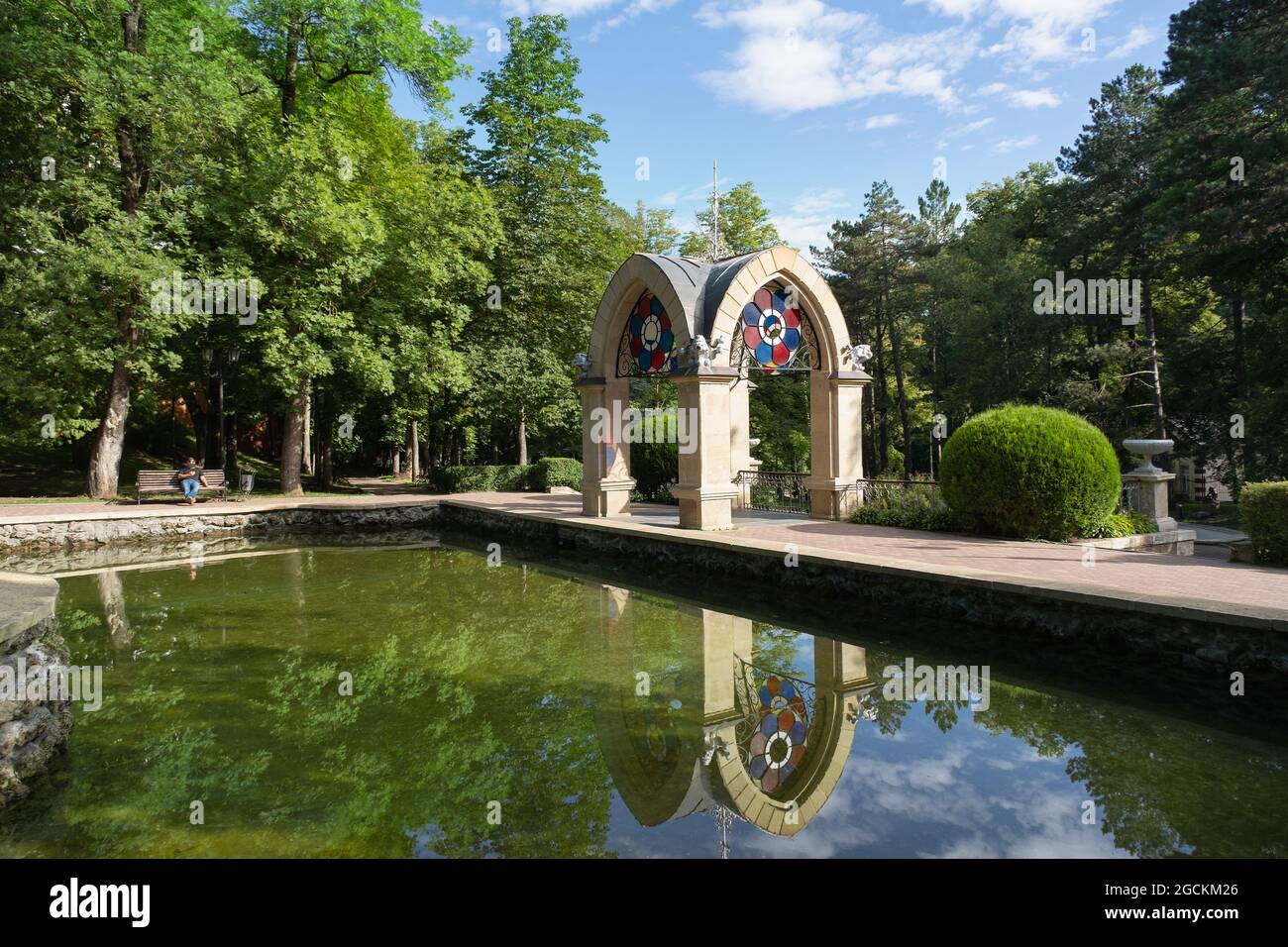 Pavillon de verre près de Mirror Pond à Kislovodsk, Russie Banque D'Images
