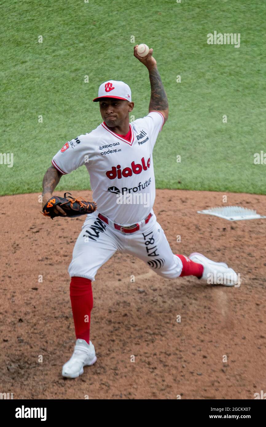 MEXICO, MEXIQUE - AOÛT 7 : Juan Yapson Gomez (61) des Rojos de Diablos lors du premier match de la série de séries de séries de séries de séries de séries de séries de séries de séries de séries de séries de matchs entre les Rojos de Diablos et les Tigres de Quintana Roo de la Ligue mexicaine de baseball au stade Alfredo Harp Helu, le 7 août 2021 à Mexico. (Photo d'Eyepix Group/Pacific Press) Banque D'Images