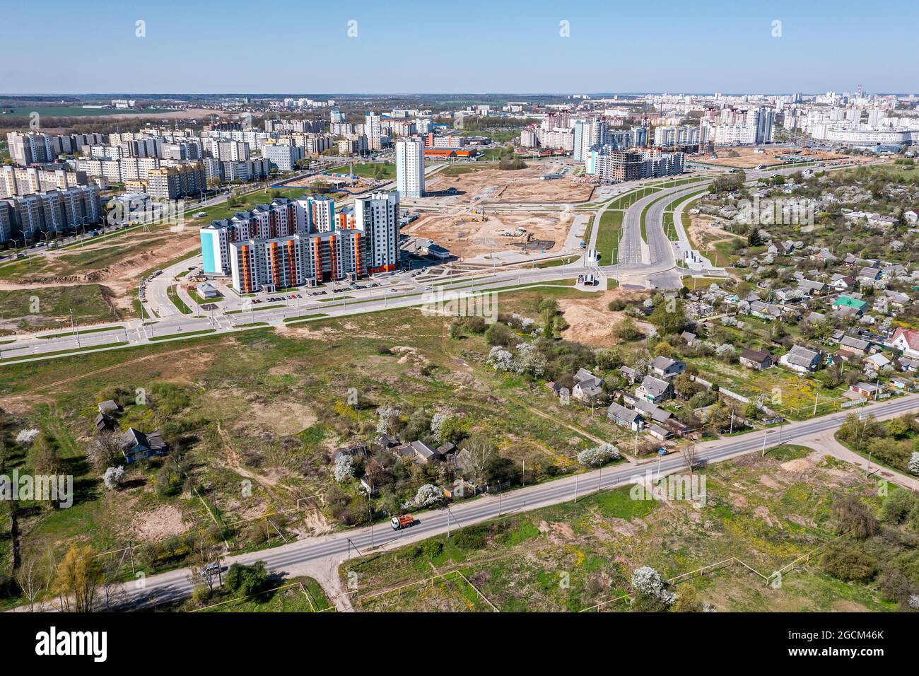 construction d'immeubles d'appartements en hauteur dans le quartier résidentiel de la ville. vue panoramique aérienne. Banque D'Images