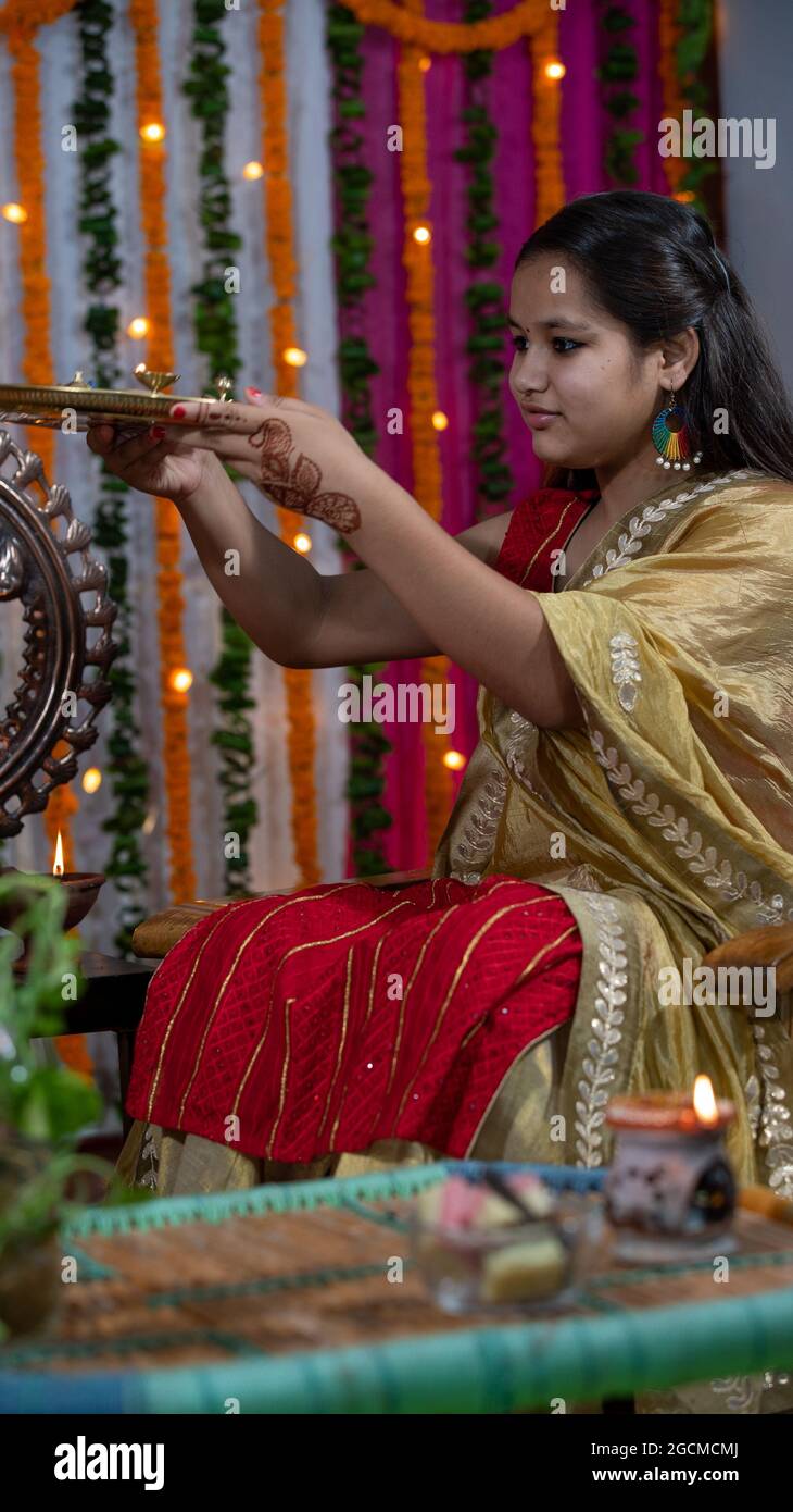 Les familles indiennes célèbrent le festival Raksha Bandhan un festival 