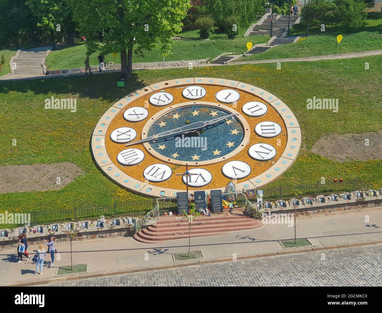 Kiev, Ukraine-29 avril 2018: Photos des victimes des manifestations sur l'allée des cent célestes à Kiev, Ukraine. Le jour officiel du Heavenl Banque D'Images