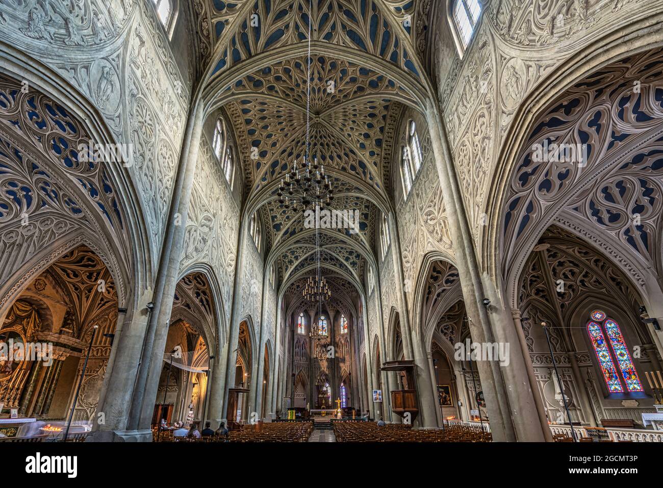 Intérieur de la cathédrale de Chambéry dédié à Saint François de Sales. Les côtes et les décorations sont spectaculaires trombe l'oeil. Chambéry, France Banque D'Images Intérieur de la cathédrale de Chambéry dédié à Saint François de Sales. Les côtes et les décorations sont spectaculaires trombe l'oeil. Chambéry, France Banque D'Images