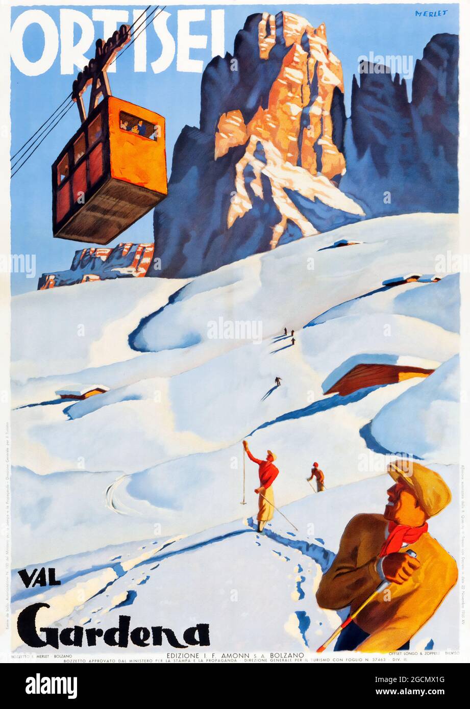 Affiche de voyage en Italie (c 1935). Affiche 'Ortisei, Val Gardena', artiste Erwin Merlet (1886-1939). Une journée ensoleillée à Ortisei et un ascenseur de cabine au-dessus. Banque D'Images