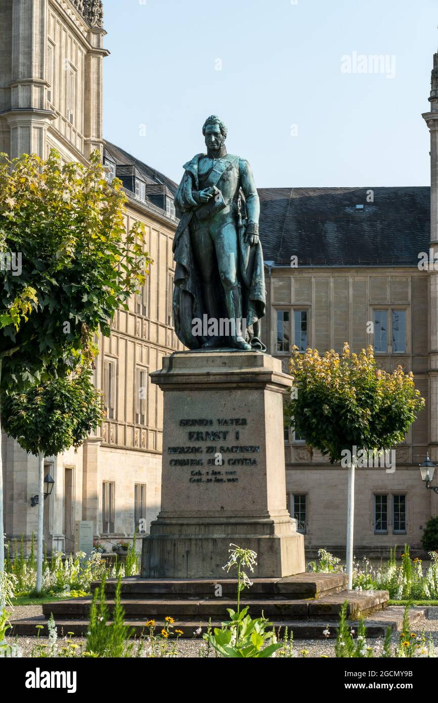 Coburg, Allemagne, 19 juillet 2021 : statue d'Ernst 1 en face du palais d'Ehrenburg Banque D'Images