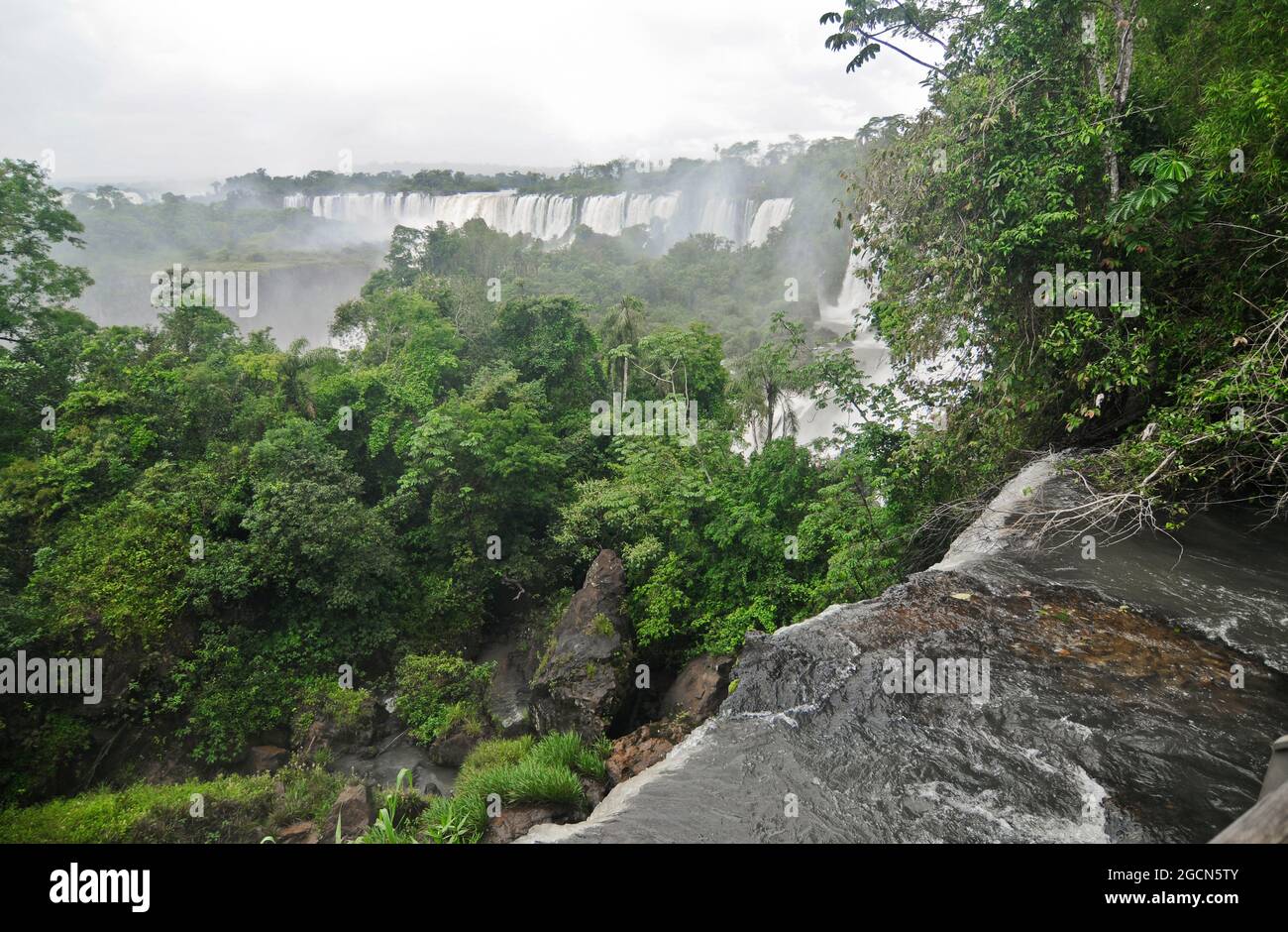 Chutes d'Iguazu et rivière d'Iguazu, Misiones, Argentine Banque D'Images
