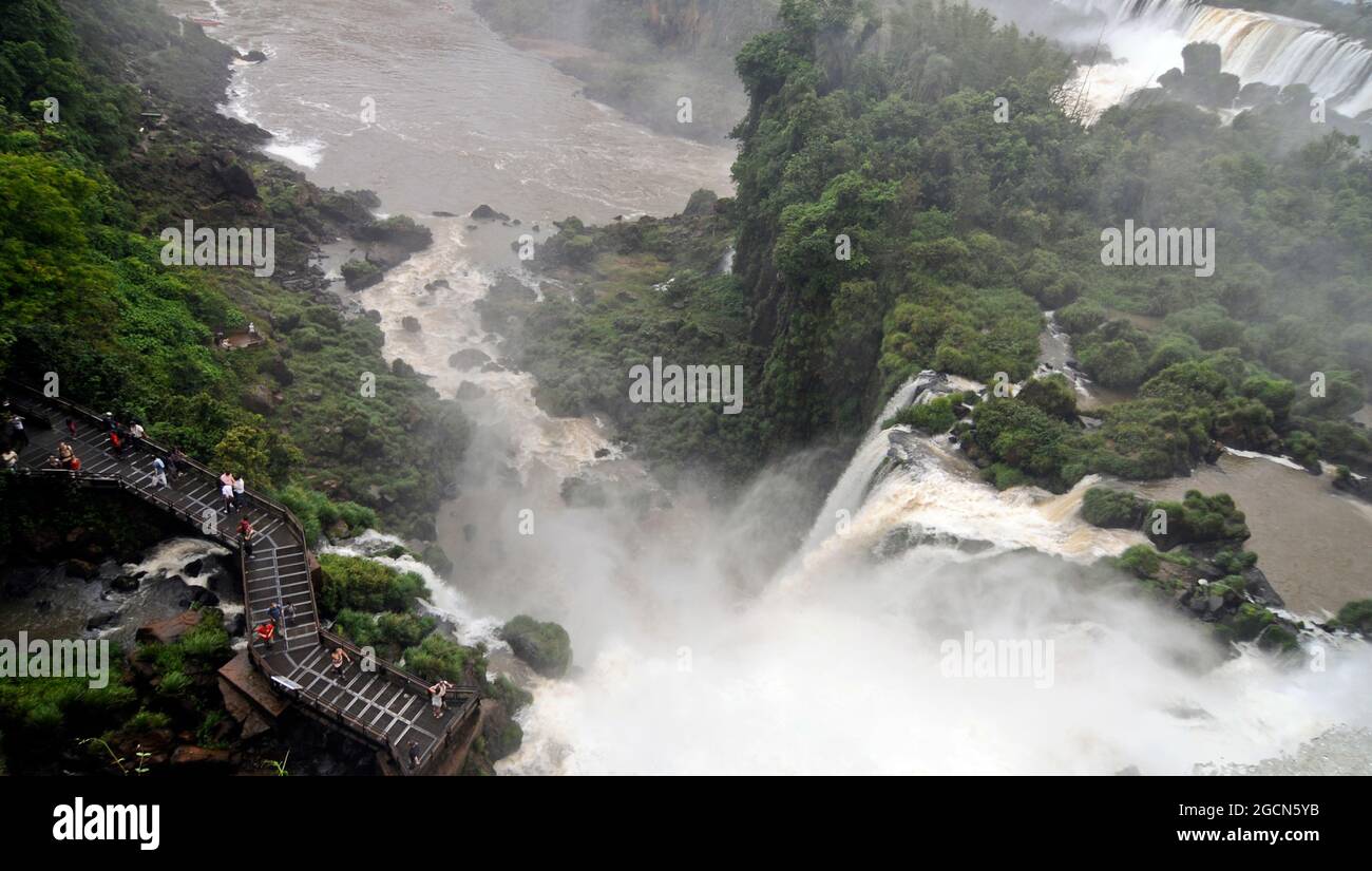 Chutes d'Iguazu et rivière d'Iguazu, Misiones, Argentine Banque D'Images