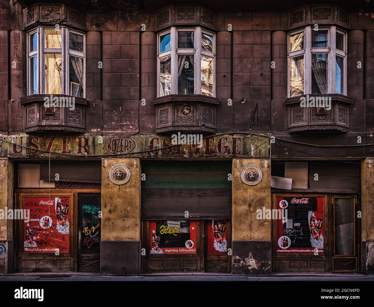 Budapest, Hongrie, mars 2020, vue de Fuszer Csemege un magasin de proximité fermé Banque D'Images