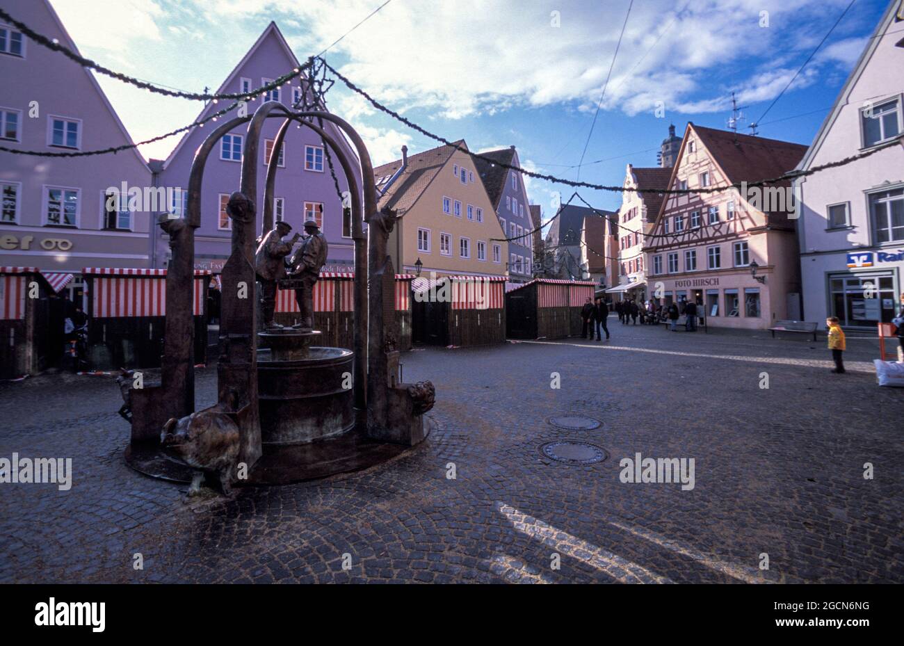 Marktbrunnen, fontaine du marché à Alte Schranne, Nördlingen, Swabia, Bavière, Allemagne, Banque D'Images