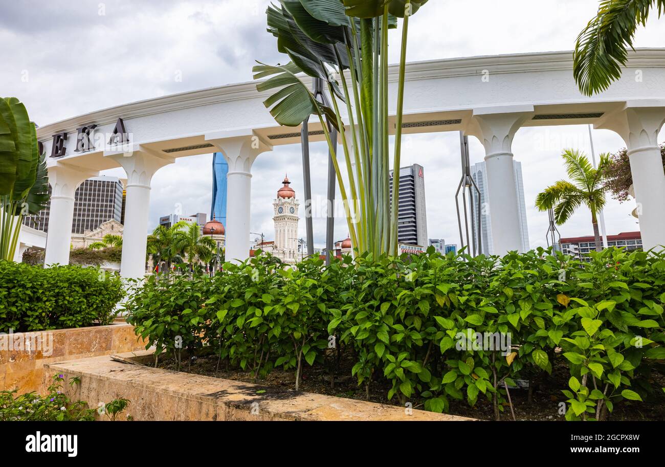 Kuala Lumpur, Malaisie - le 10 janvier 2021 - CityScape sur la place Merdeka à Kuala Lumpur. Le bâtiment Sultan Abdul Samad et le nouveau Merdeka 118 Banque D'Images