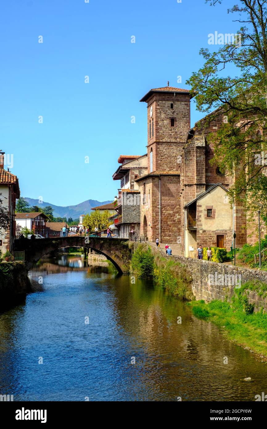 Nive de Beherobie, Saint-Jean-pied-de-Port, chemin de Saint James, via Podiensis, Camino Frances, Pyrénées, Département Pyrénées-Atlantiques. Banque D'Images