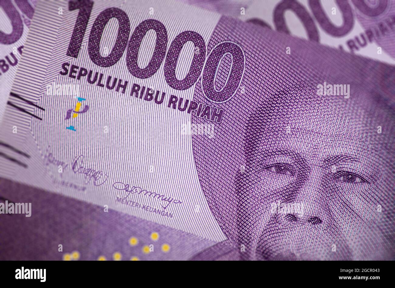 Gros plan des billets indonésiens. La rupiah est la monnaie indonésienne. Voici un tas de 10000 rupias. L'argent de l'indonésie. La rupiah indonésienne l'a très Banque D'Images