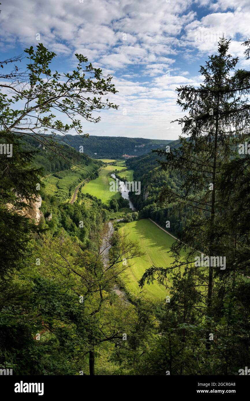 Vue du Knopfmacherfelsen dans la vallée du Danube, Beuron, Alb souabe, Baden-Wuerttemberg, Allemagne Banque D'Images