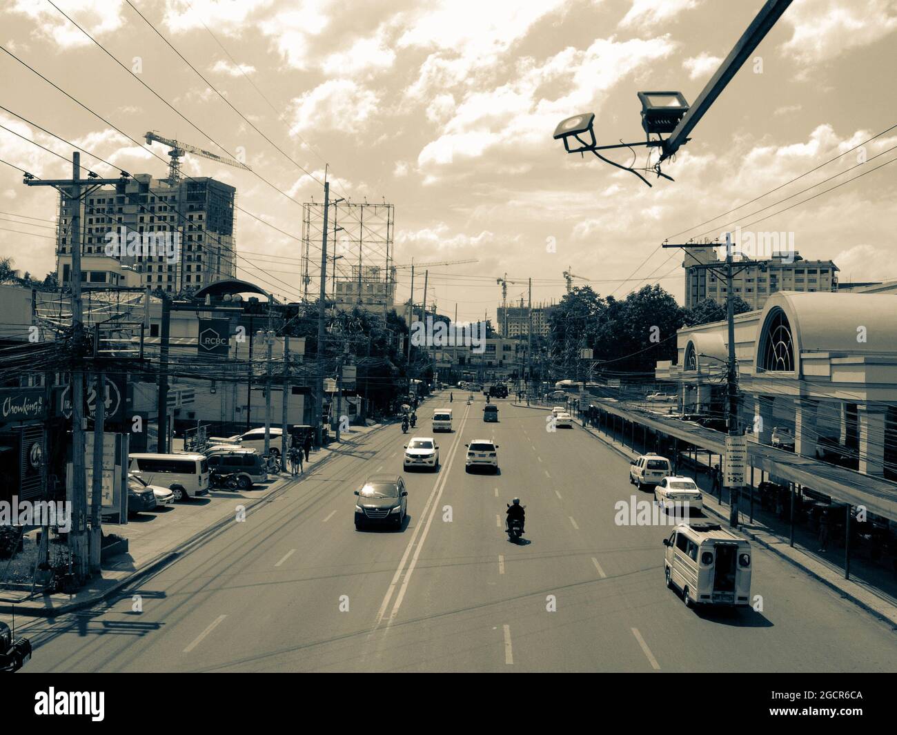 Vue sur la rue Davao City en monochrome. Banque D'Images