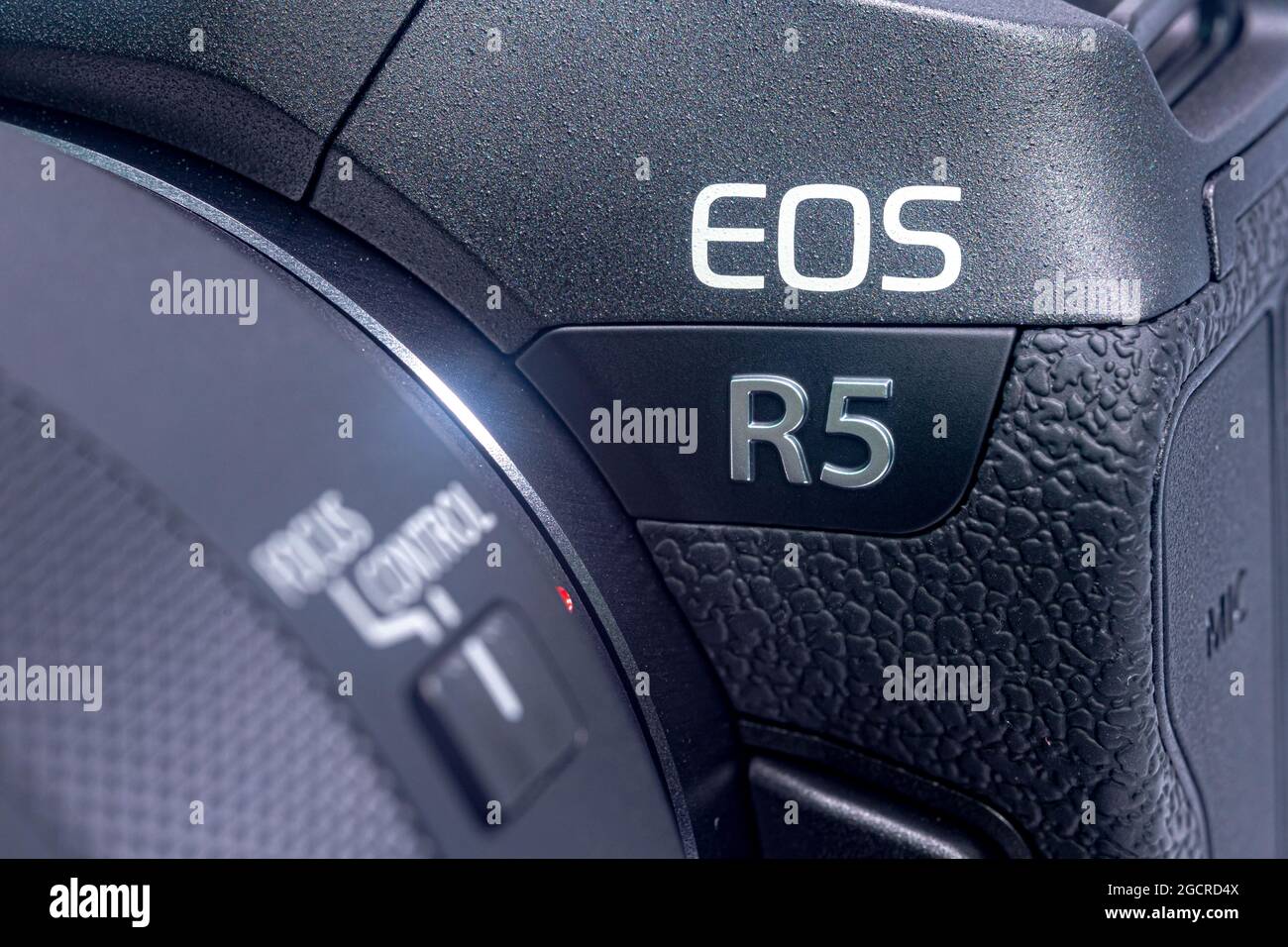 Boîtier Canon EOS R5 Hybride 45MP 8K - Très Bon état (presque Neuf)