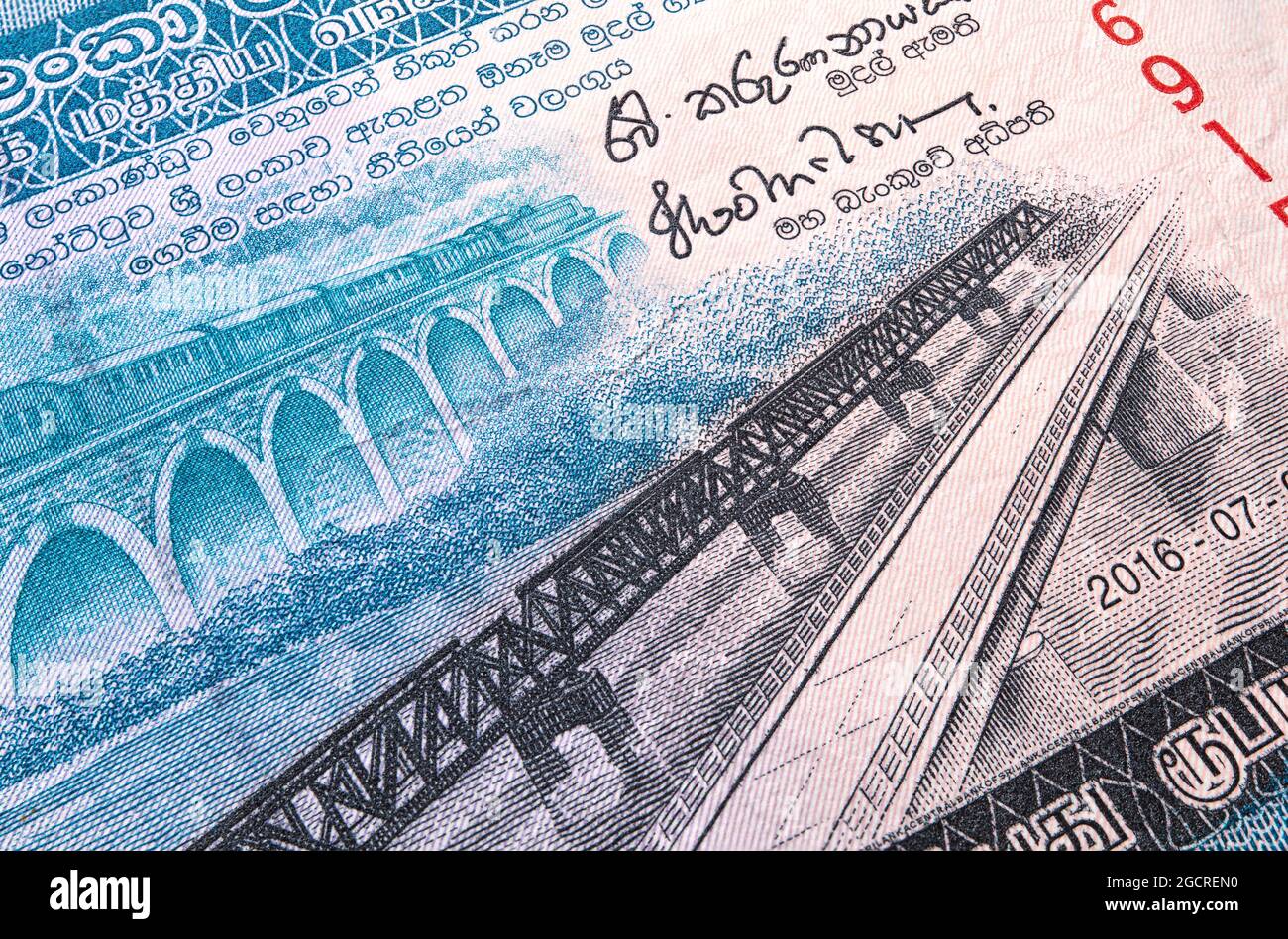 Macro photographie du sri lanka 50 roupies d'argent. Sri Lanka 50 roupies. Proche de la monnaie papier du Sri Lanka. Nouveau et ancien pont de Manampitiya sur le Banque D'Images