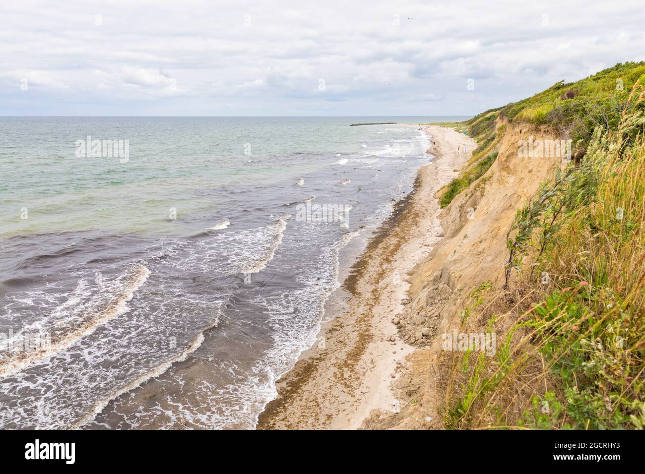 Plage à Ahrenshoop sur la côte allemande de la mer Baltique, vue du sommet de la falaise Banque D'Images
