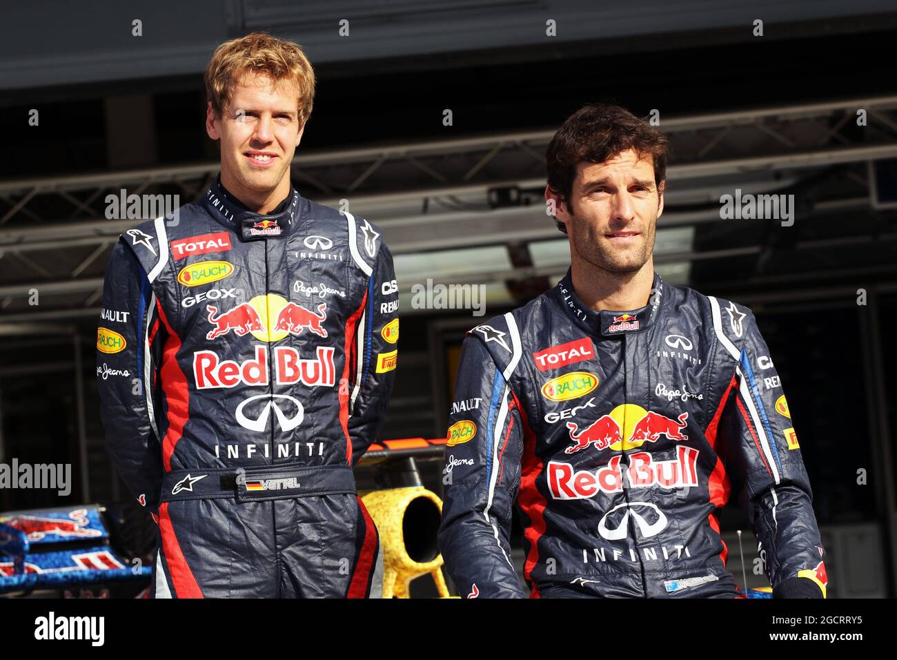 (De gauche à droite): Sebastian Vettel (GER) Red Bull Racing et Mark Webber (AUS) Red Bull Racing avec Red Bull Racing RB8 avec la livrée composée de milliers d'images de fans. Grand Prix de Grande-Bretagne, jeudi 5 juillet 2012. Silverstone, Angleterre. Banque D'Images