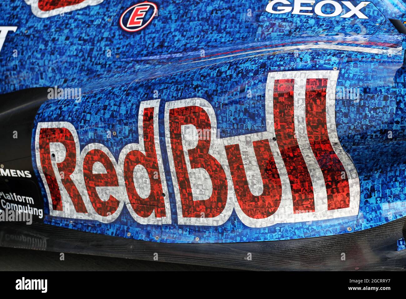 Le Red Bull Racing RB8 avec la décoration composée de milliers d'images de fans. Grand Prix de Grande-Bretagne, jeudi 5 juillet 2012. Silverstone, Angleterre. Banque D'Images