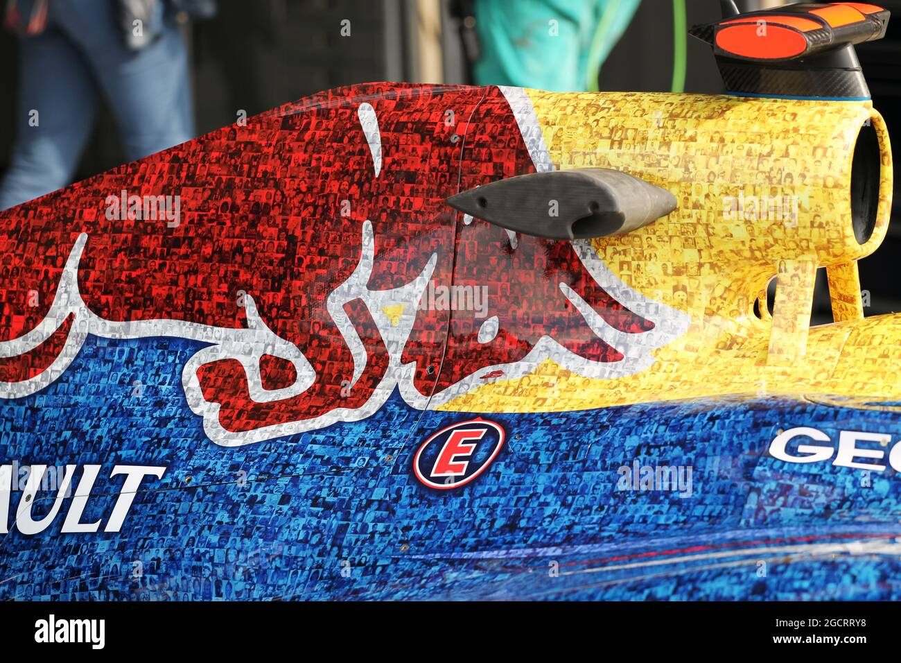 Le Red Bull Racing RB8 avec la décoration composée de milliers d'images de fans. Grand Prix de Grande-Bretagne, jeudi 5 juillet 2012. Silverstone, Angleterre. Banque D'Images