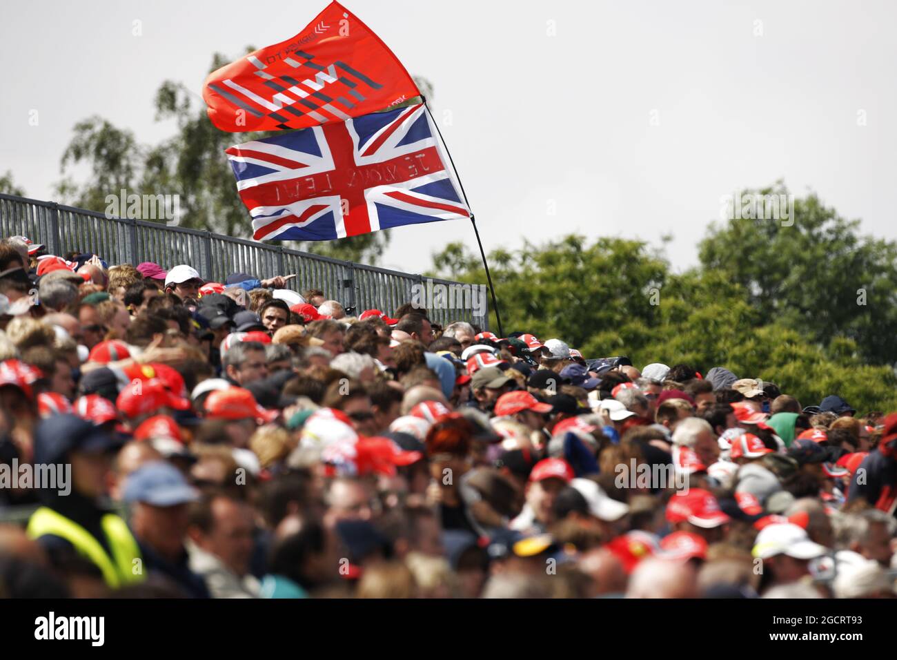 Ventilateurs et drapeaux. Grand Prix de Grande-Bretagne, dimanche 8 juillet 2012. Silverstone, Angleterre. Banque D'Images