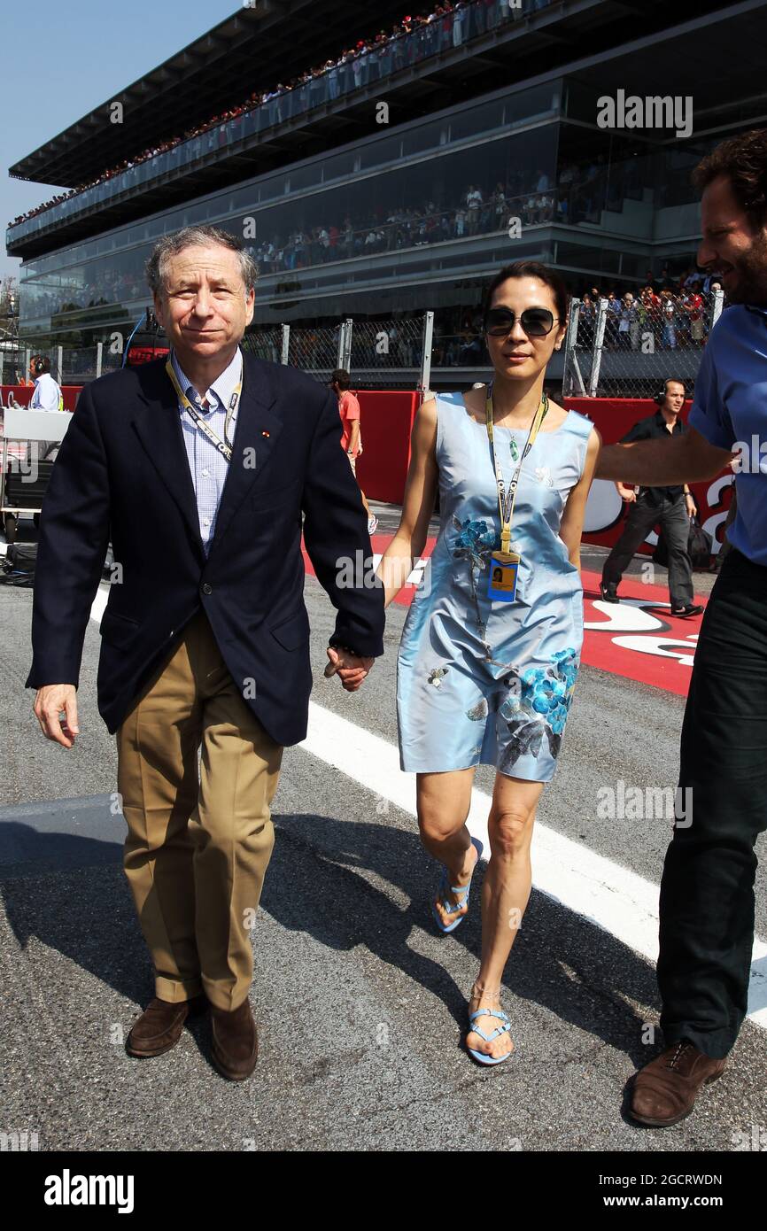 (De gauche à droite) : Jean Todt (FRA) Président de la FIA avec Michelle Yeoh (MAL) sur la grille. Grand Prix d'Italie, dimanche 9 septembre 2012. Monza Italie. Banque D'Images