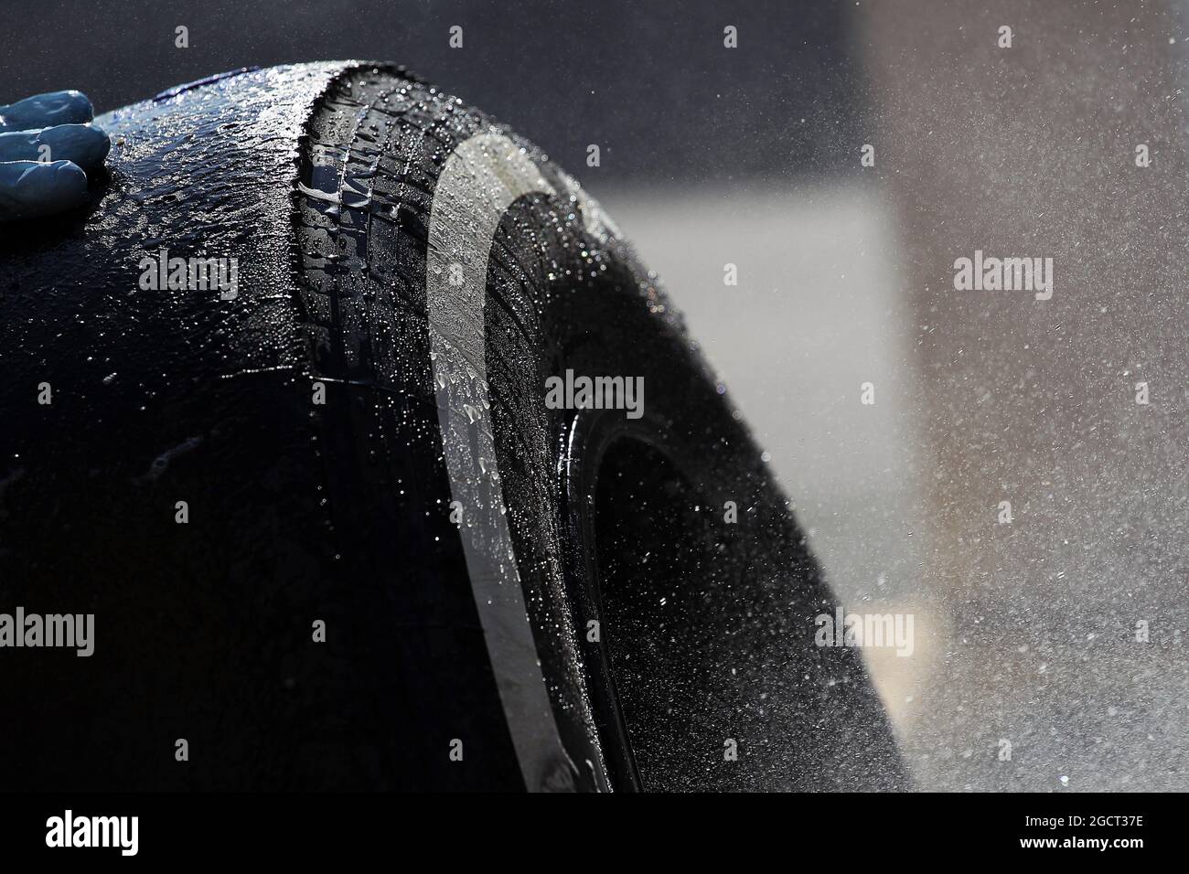 Pneu Pirelli en cours de lavage. Grand Prix d'Espagne, samedi 11 mai 2013. Barcelone, Espagne. Banque D'Images