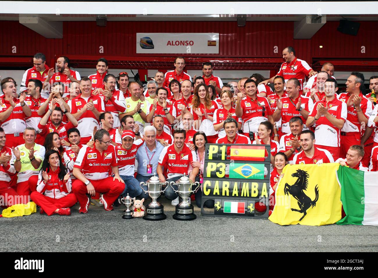 Ferrari fêtez une finale en 1-3 pour Fernando Alonso (ESP) Ferrari et Felipe Massa (BRA) Ferrari. Grand Prix d'Espagne, dimanche 12 mai 2013. Barcelone, Espagne. Banque D'Images