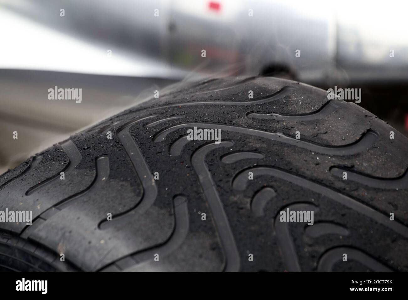 Pneu intermédiaire Banque de photographies et d'images à haute résolution -  Alamy