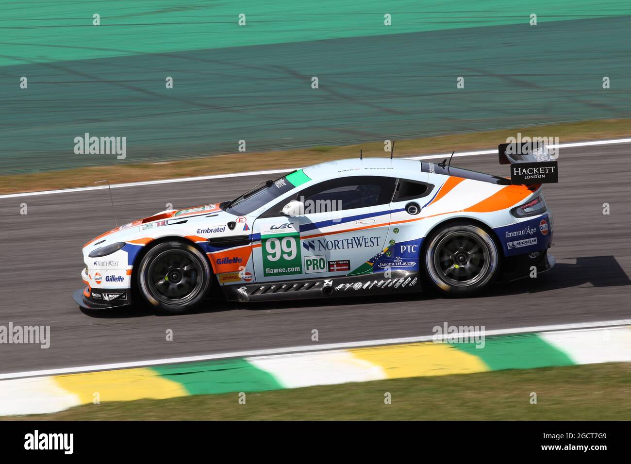 Bruno Senna (BRA) / Rob Bell (GBR) Aston Martin Vantage V8. Championnat du monde d'endurance FIA, Round 4, samedi 31 août 2013. Sao Paulo, Brésil. Banque D'Images