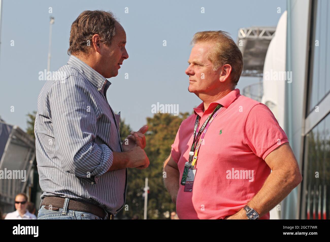 (De gauche à droite) : Gerhard Berger (AUT) avec Jonathan Palmer (GBR). Grand Prix d'Italie, vendredi 6 septembre 2013. Monza Italie. Banque D'Images
