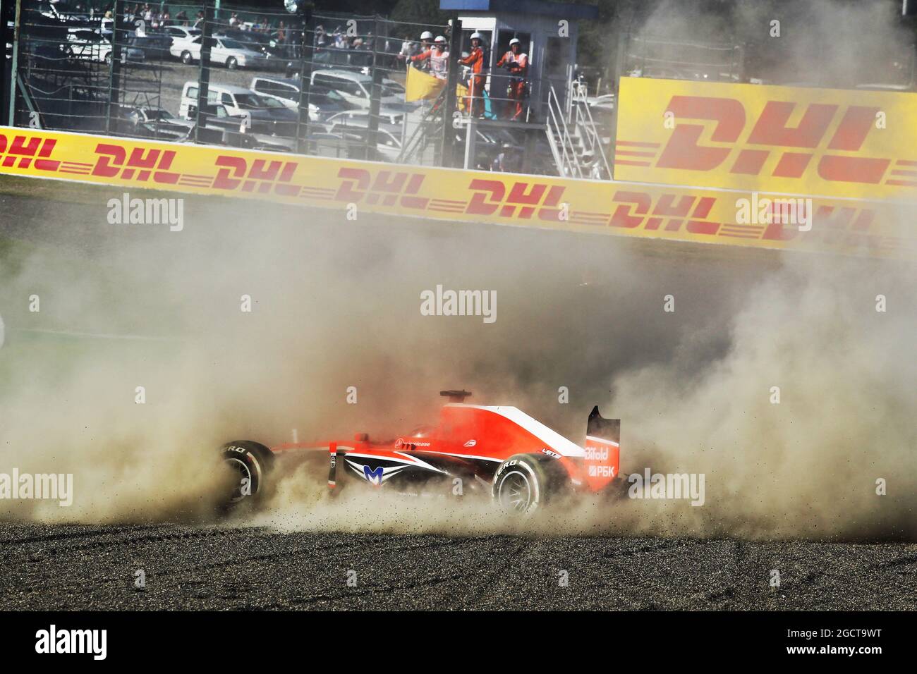 Jules Bianchi (FRA) Marussia F1 Team MR02 s'écrase au début de la course. Grand Prix japonais, dimanche 13 octobre 2013. Suzuka, Japon. Banque D'Images