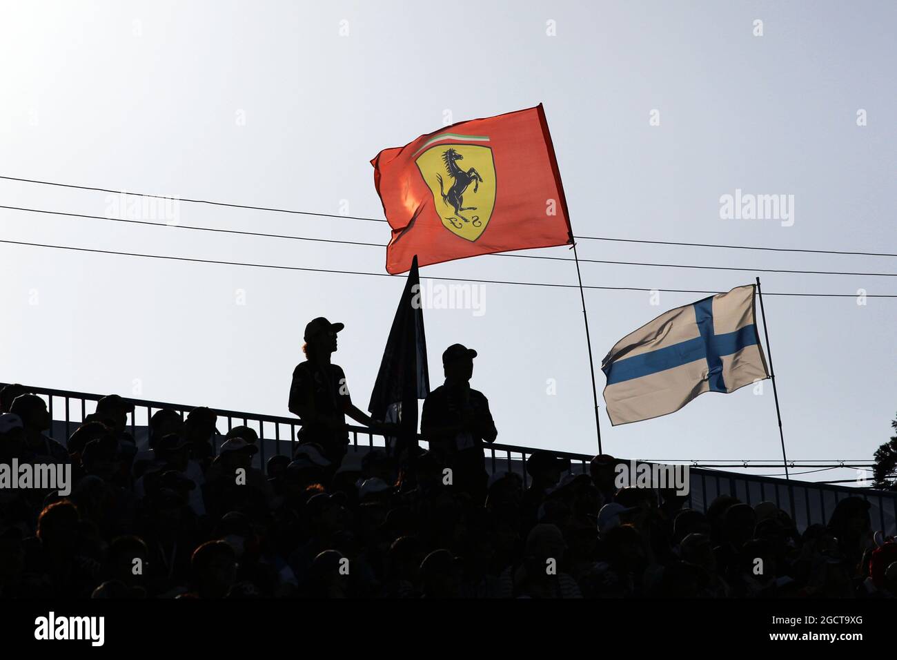 Ventilateurs et drapeaux. Grand Prix japonais, dimanche 13 octobre 2013. Suzuka, Japon. Banque D'Images