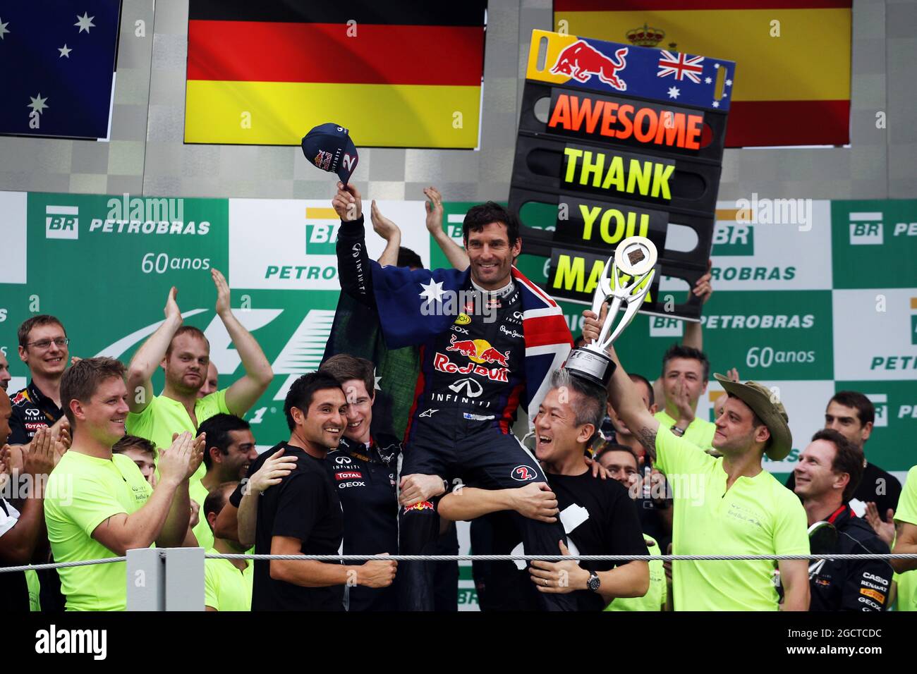 Mark Webber (AUS) Red Bull Racing célèbre sa deuxième position et sa dernière GP avec l'équipe. Grand Prix brésilien, dimanche 24 novembre 2012. Sao Paulo, Brésil. Banque D'Images