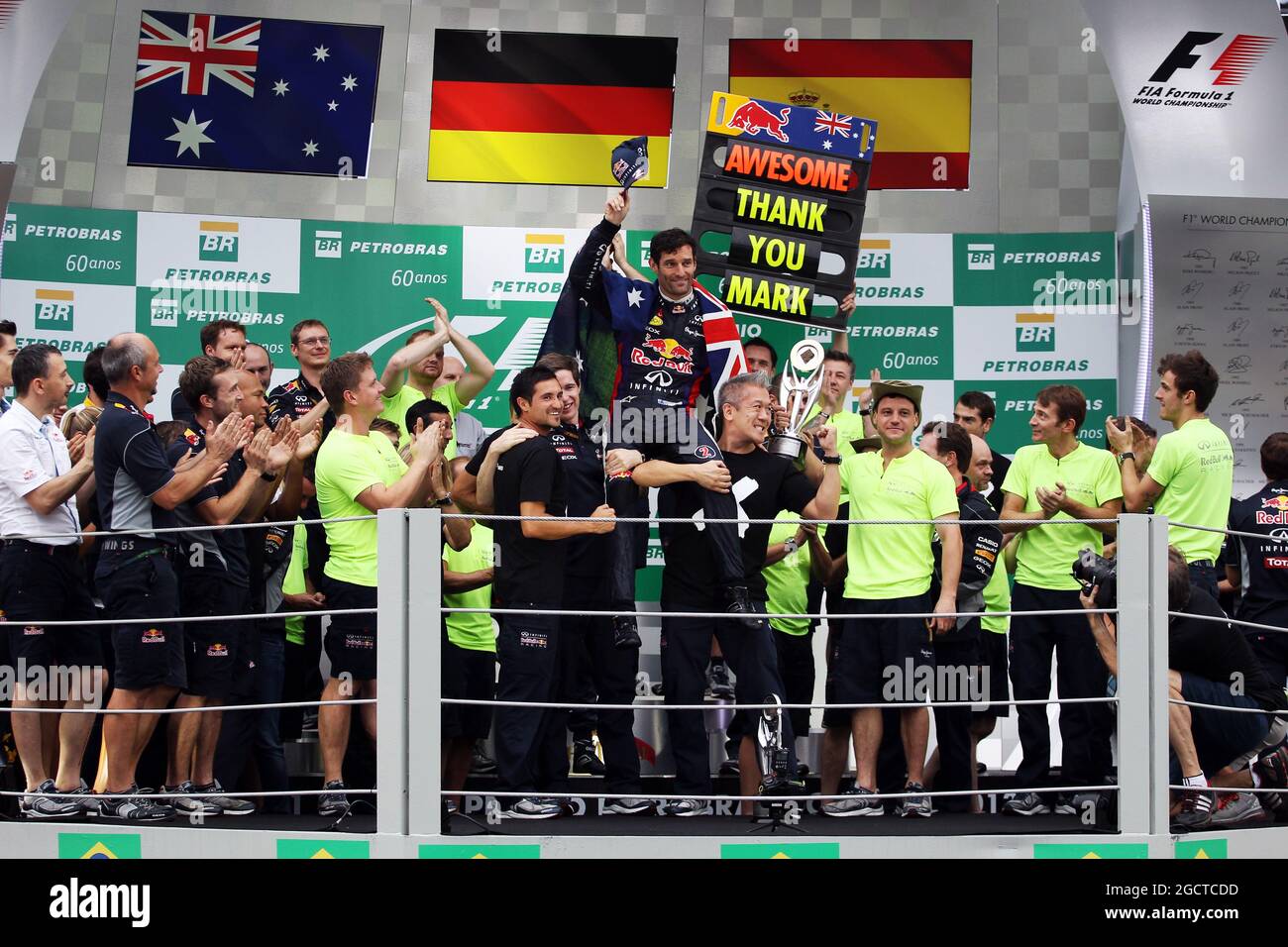 Mark Webber (AUS) Red Bull Racing célèbre sa deuxième position et sa dernière GP avec l'équipe. Grand Prix brésilien, dimanche 24 novembre 2012. Sao Paulo, Brésil. Banque D'Images
