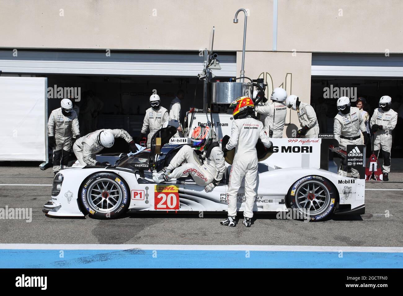 #20 Timo Bernhard (GER) / Mark Webber (AUS) / Brendon Hartley (NZL), équipe Porsche, Porsche 919 hybride. Championnat du monde d'endurance FIA, journées d'essais officielles 'Prologue', vendredi 28 mars 2014. Paul Ricard, France. Banque D'Images