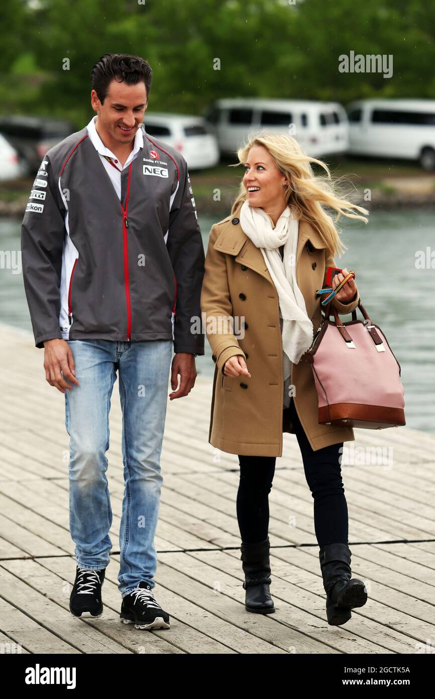 Adrian Sutil (GER) Sauber avec sa petite amie Jennifer Becks (GER). Grand Prix du Canada, vendredi 6 juin 2014. Montréal, Canada. Banque D'Images