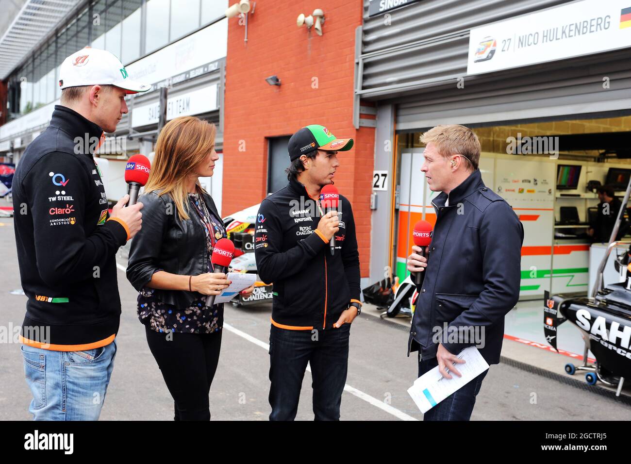 (De gauche à droite): Nico Hulkenberg (GER) Sahara Force India F1 avec Natalie Pinkham (GBR) Sky Sports Presenter; Sergio Perez (MEX) Sahara Force India F1 et Simon Lazenby (GBR) Sky Sports F1 TV Presenter. Grand Prix de Belgique, vendredi 22 août 2014. Spa-Francorchamps, Belgique. Banque D'Images