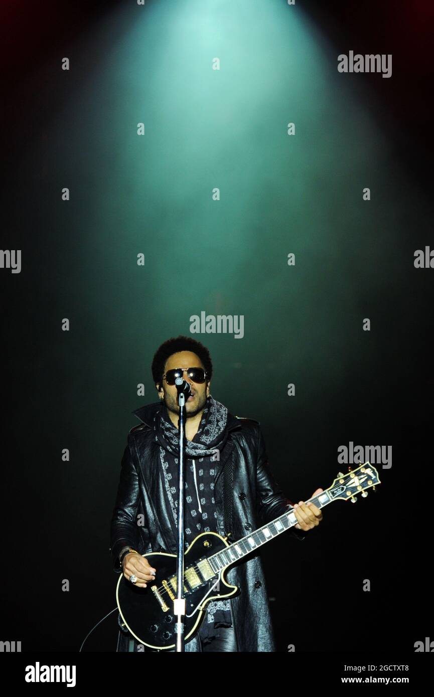 Lenny Kravitz (Etats-Unis) joue un concert dans le Parc Olympique. Grand Prix de Russie, samedi 11 octobre 2014. Sotchi Autodrom, Sotchi, Russie. Banque D'Images