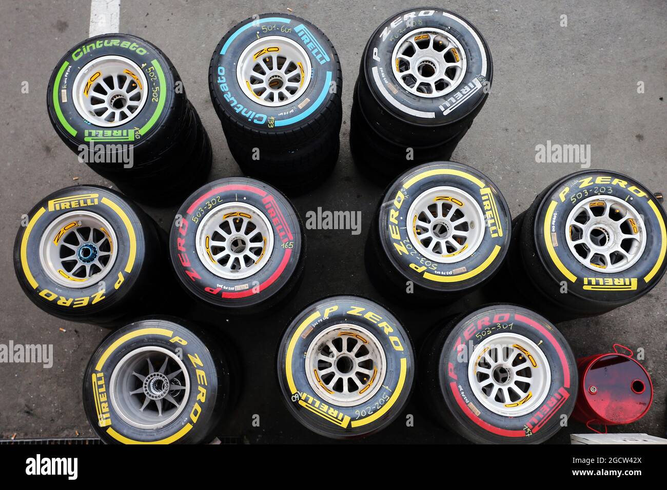Pneus Pirelli. Test de Formule 1, jour 4, dimanche 1er mars 2015. Barcelone, Espagne. Banque D'Images