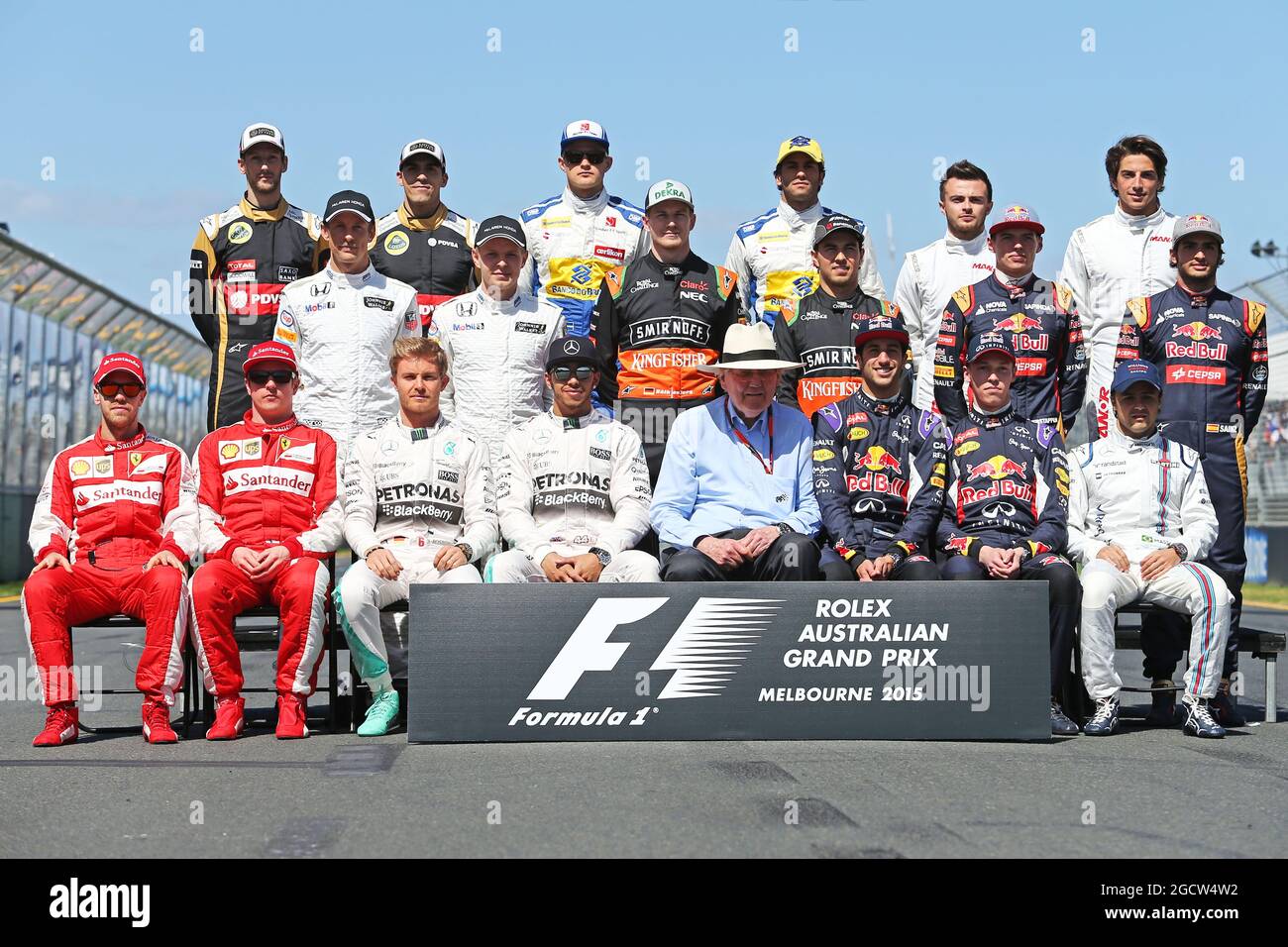 Ron Walker (AUS) Président de l'Australian GP Corporation avec la photographie de début de saison des pilotes. Grand Prix d'Australie, dimanche 15 mars 2015. Albert Park, Melbourne, Australie. Banque D'Images