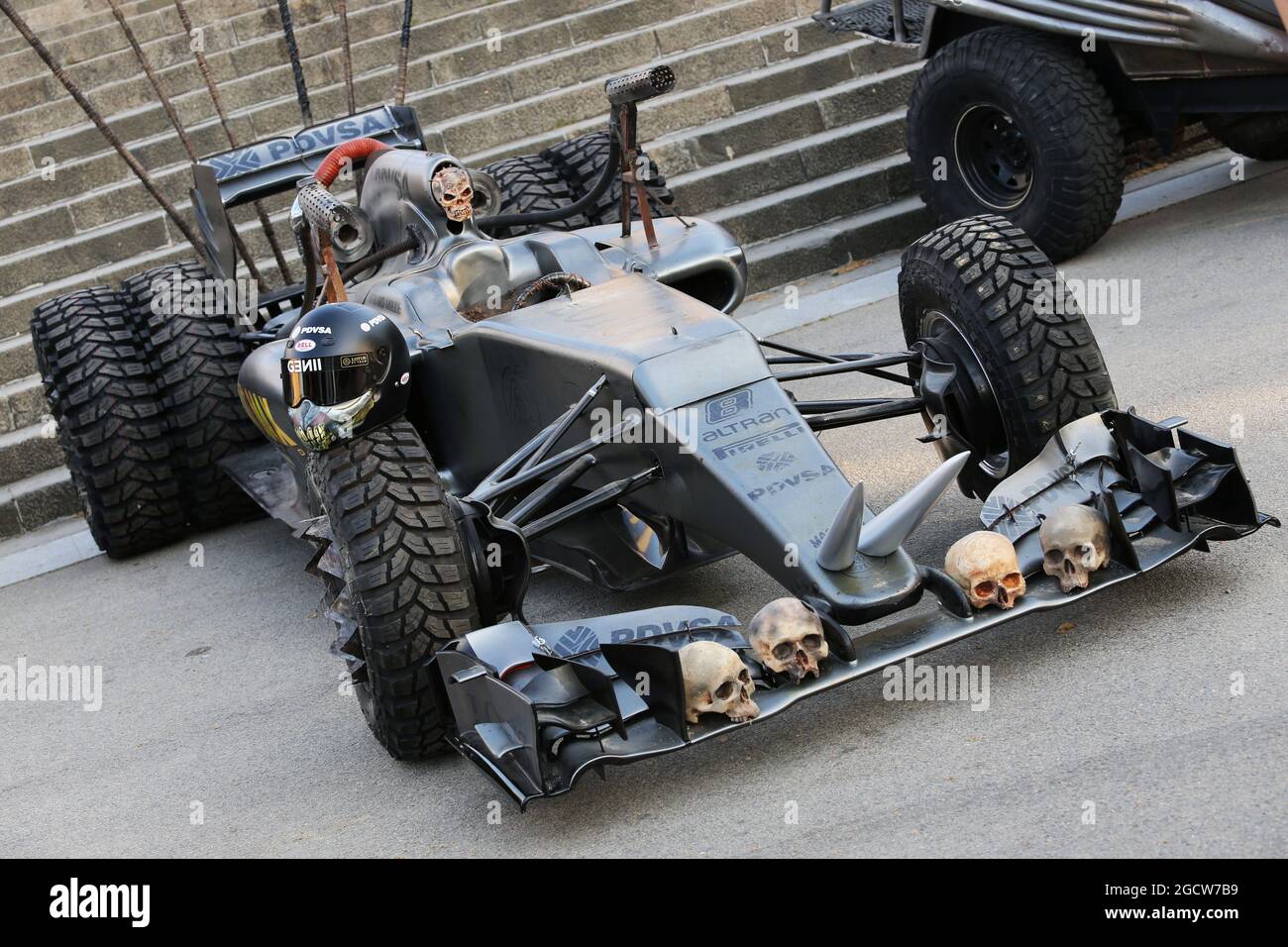 L'écurie Lotus F1 Team faisant la promotion du film Mad Max: Fury Road.  Grand Prix d'Espagne, vendredi 8 mai 2015. Barcelone, Espagne Photo Stock -  Alamy