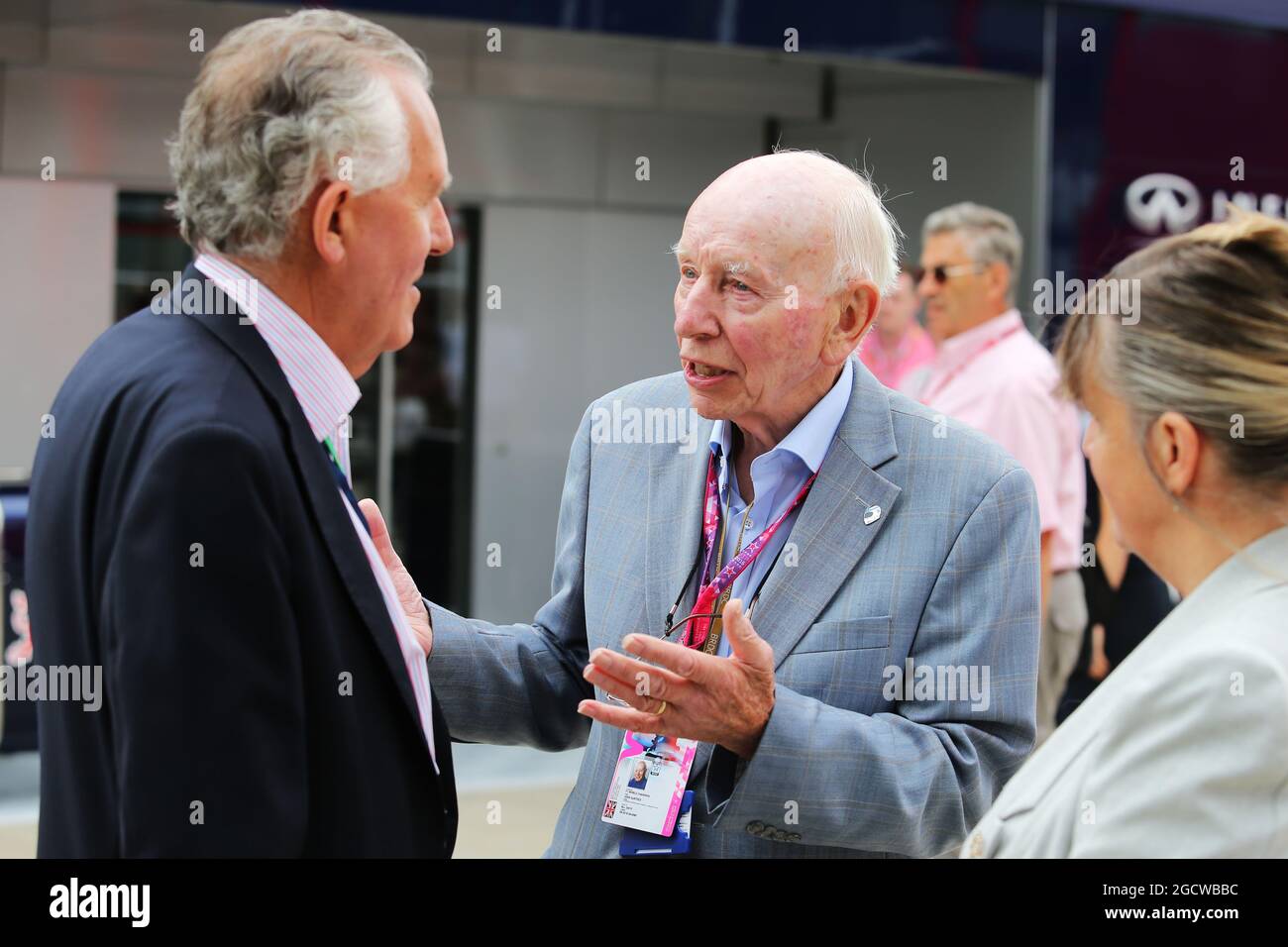 (De gauche à droite): Le député Peter Haim (GBR) avec John Surtees (GBR). Grand Prix de Grande-Bretagne, dimanche 5 juillet 2015. Silverstone, Angleterre. Banque D'Images
