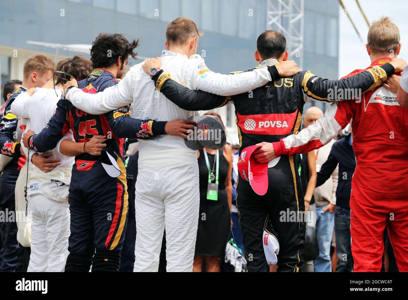 Les pilotes observent l'hommage à Jules Bianchi sur la grille. Grand Prix de Hongrie, dimanche 26 juillet 2015. Budapest, Hongrie. Banque D'Images