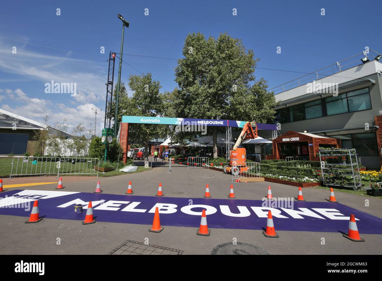 L'entrée du paddock. Grand Prix d'Australie, mercredi 16 mars 2016. Albert Park, Melbourne, Australie. Banque D'Images