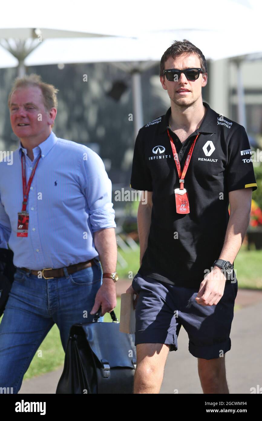 Jolyon Palmer (GBR) Renault Sport F1 Team avec son père Jonathan Palmer (GBR). Grand Prix d'Australie, jeudi 17 mars 2016. Albert Park, Melbourne, Australie. Banque D'Images