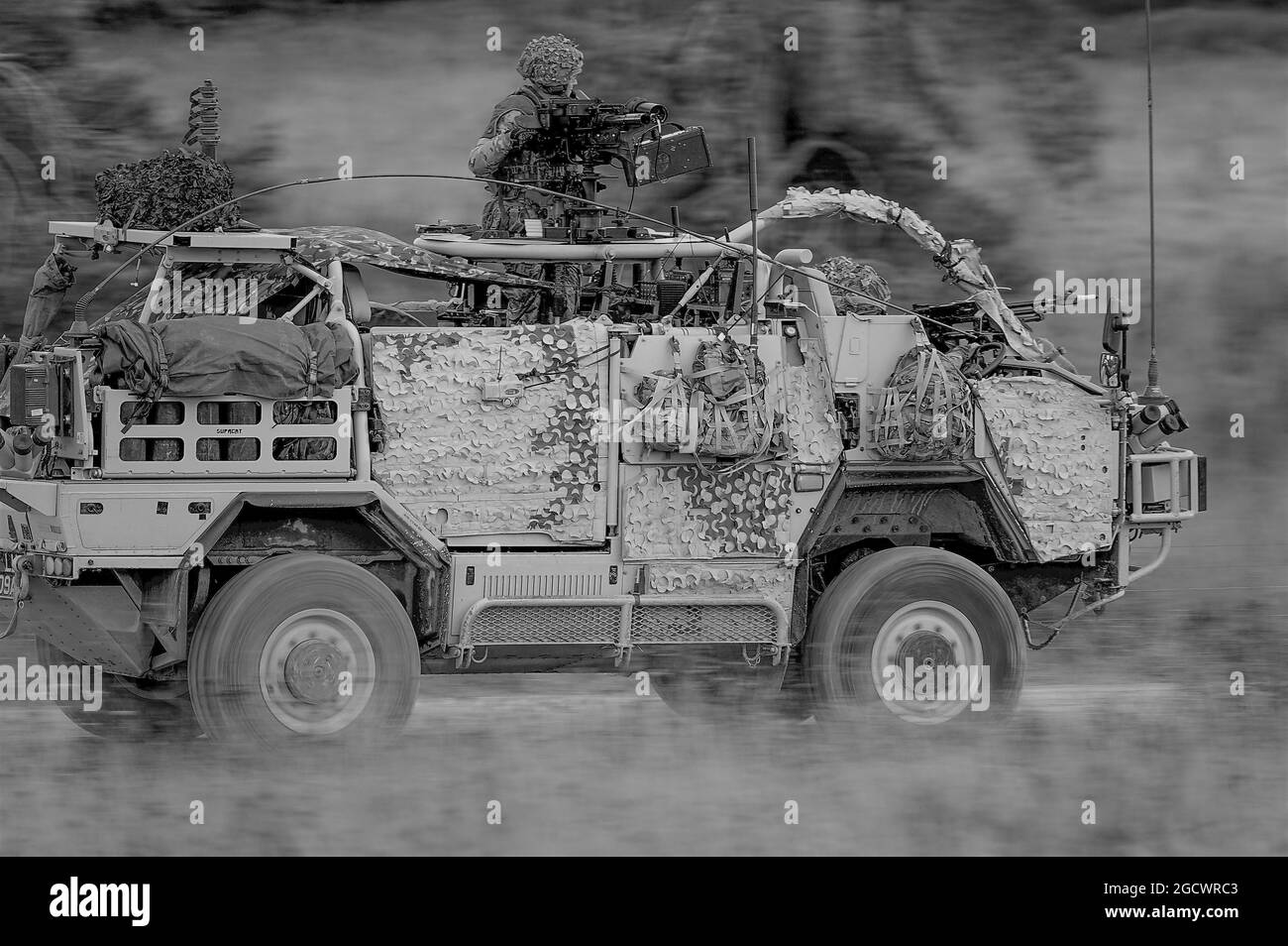 L'armée britannique Supacan Jackal, des véhicules d'assaut rapide, de soutien au feu et de reconnaissance en manœuvres dans une démonstration de puissance de feu, la plaine de Salisbury Banque D'Images