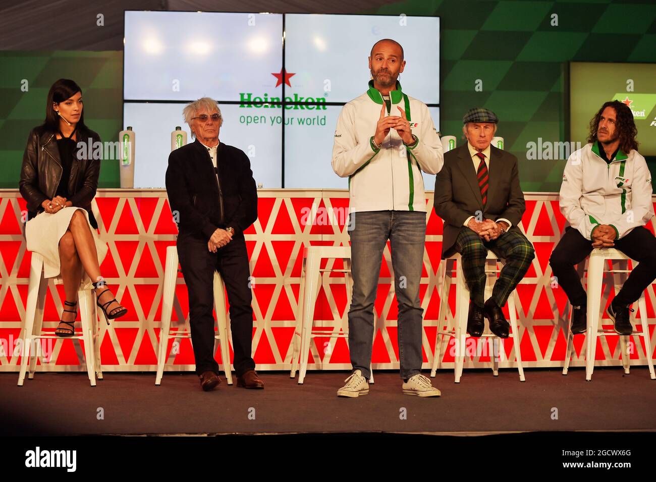 (De gauche à droite) : Stephanie Sigman (MEX) actrice; Bernie Ecclestone (GBR); Gianluca di Tondo (ITA) Heineken Global Head of Brand; Jackie Stewart (GBR); et Charles Puyol (ESP) ancien joueur de football, lors d'une annonce de parrainage Heineken. Grand Prix du Canada, jeudi 9 juin 2016. Montréal, Canada. Banque D'Images