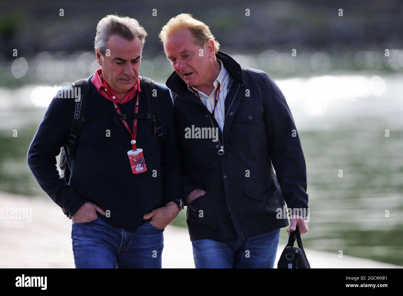 (De gauche à droite) : Carlos Sainz (ESP) avec Jonathan Palmer (GBR). Grand Prix du Canada, vendredi 10 juin 2016. Montréal, Canada. Banque D'Images