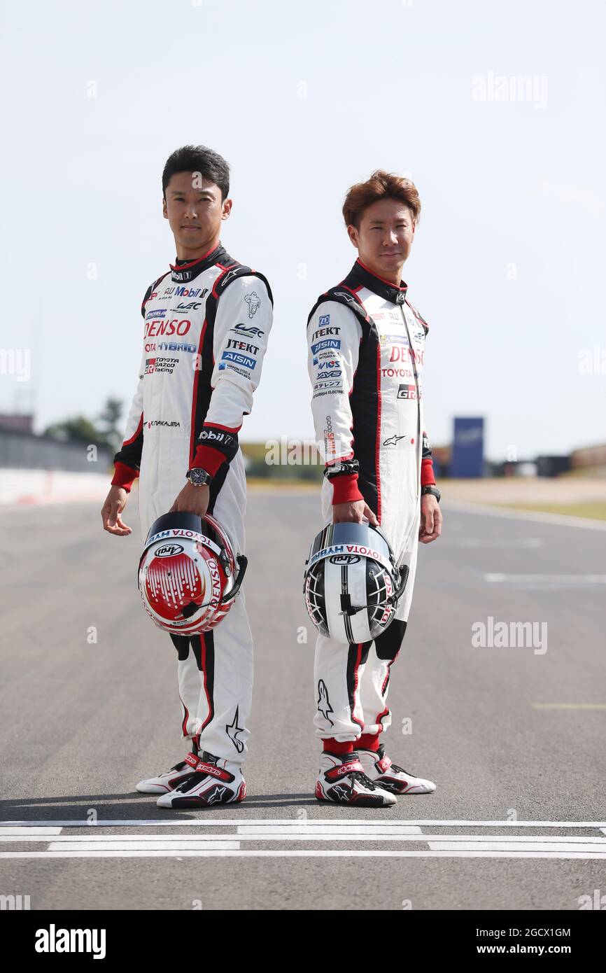 (De gauche à droite) : Kamui Kobayashi (JPN) et Kazuki Nakajima (JPN) Toyota Gazoo Racing. FIA World Endurance Championship, Round 4, vendredi 22 juillet 2016. Nurburgring, Allemagne. Banque D'Images