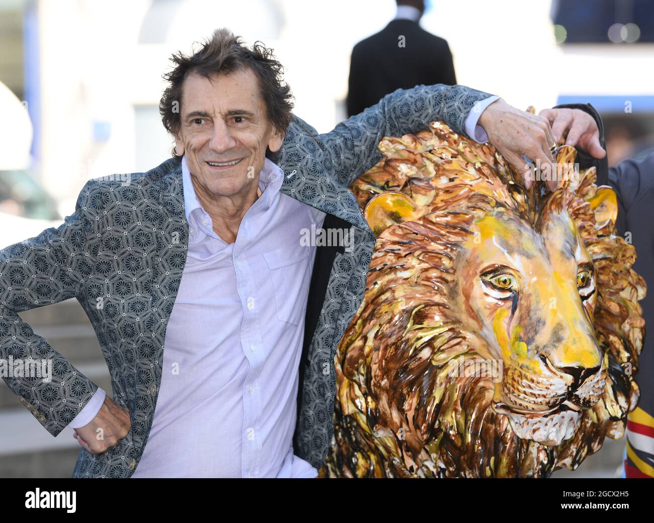 Londres, Royaume-Uni. 10 août 2021. Londres, Royaume-Uni. 10 août 2021, Londres. Ronnie Wood participe au lancement de la piste Tusk Lion Trail, une installation artistique mondiale pour soutenir la conservation africaine à l'occasion de la Journée mondiale du Lion, Piccadilly Circus. Crédit : Doug Peters/Alamy Live News Banque D'Images